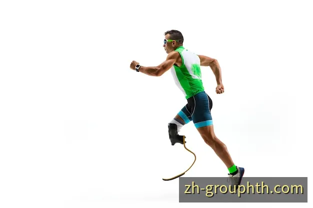 充满速度感与现场氛围的综合体育场景